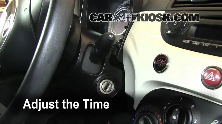 2012 Fiat 500 Pop 1.4L 4 Cyl. Reloj Fijar hora de reloj